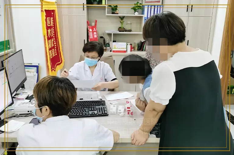 小孩手上白癜风做308还会扩散吗